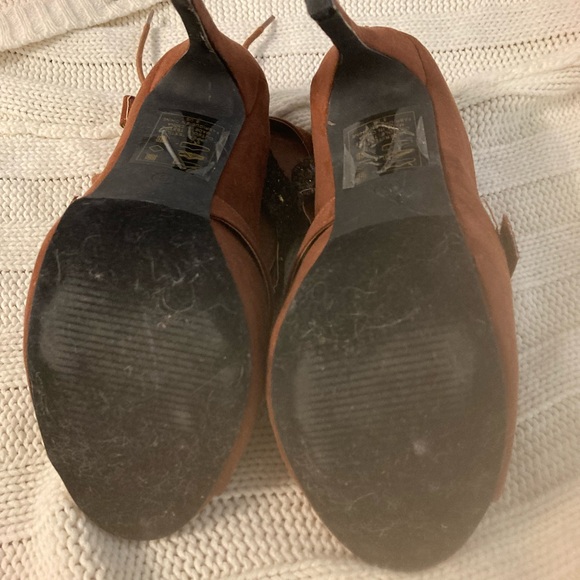 Ankle boot pump - Picture 2 of 3